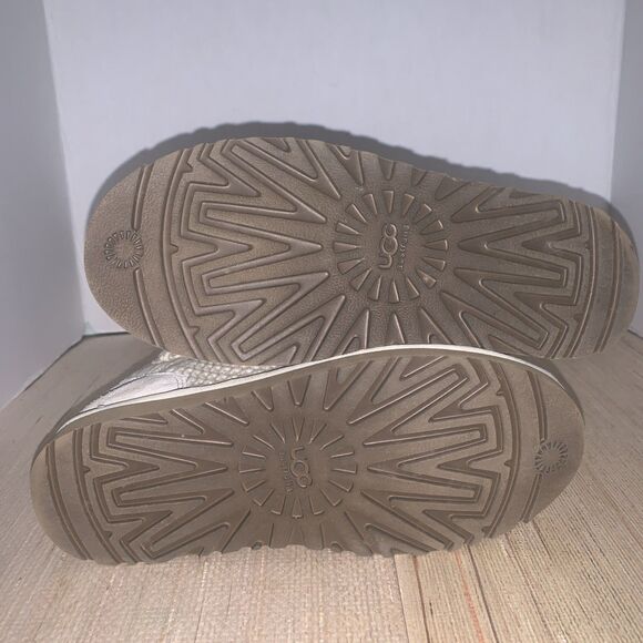 UGG 5879 Beige Textured Textile MidCalf Boots Sheepskin Lining Women’s Size 7 - Picture 7 of 13